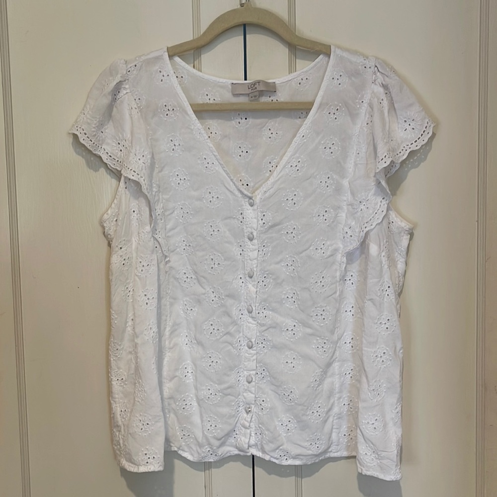 Loft Eyelet Flutter Sleeve top sz16